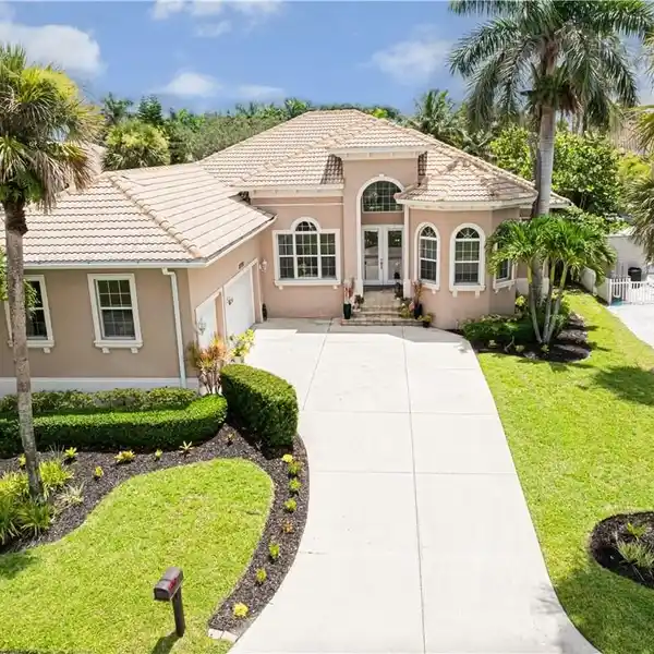 WATERFRONT OASIS IN BONITA SPRINGS