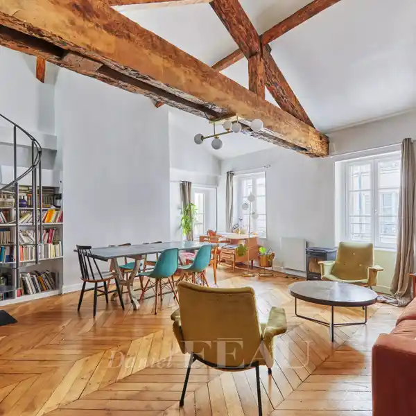 UNIQUE TOP-FLOOR APARTMENT WITH MEZZANINE STUDY