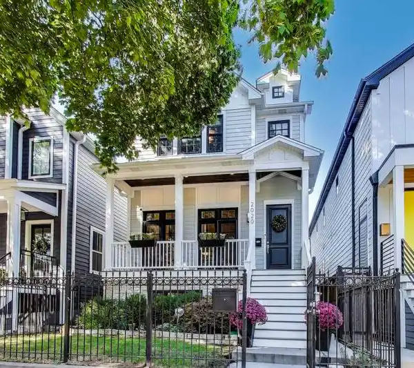 OVERSIZED LOT WITH EXPANSIVE OUTDOOR LIVING