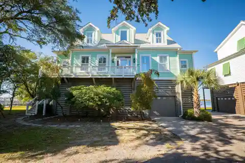 Waterfront Retreat Near Sunset Cay Marina and Charleston