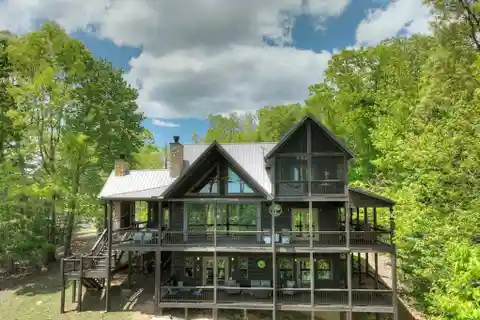 Mountain Escape with Breathtaking Views