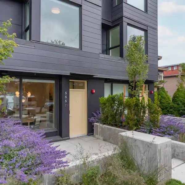 LUXURY TOWNHOUSE WITH ROOFTOP DECK