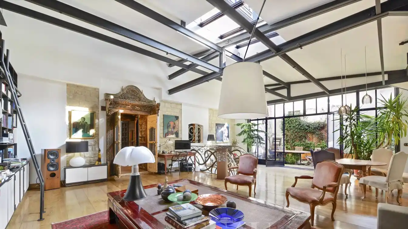 Meticulously Renovated Apartment in the Hotel De Vaux