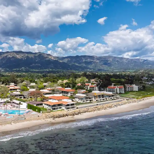 GROUND FLOOR CONDO IN PRESTIGIOUS BONNYMEDE