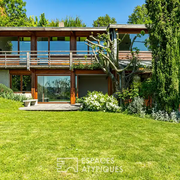 ARCHITECT-DESIGNED HOUSE IN A SOUGHT-AFTER DISTRICT