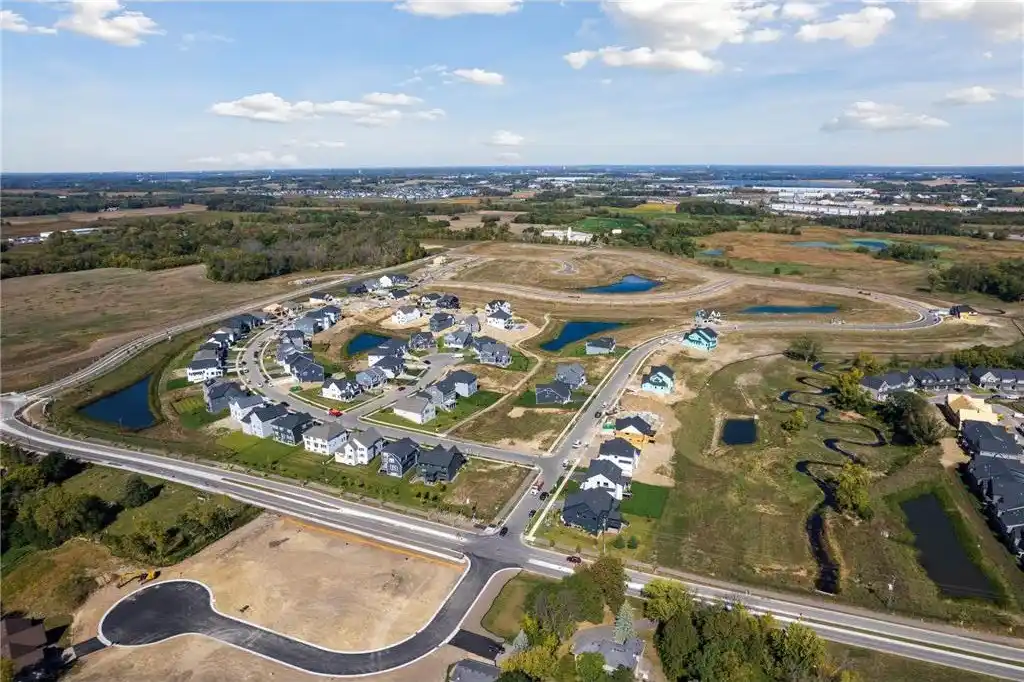 Beautiful New Construction in Desirable Evanswood