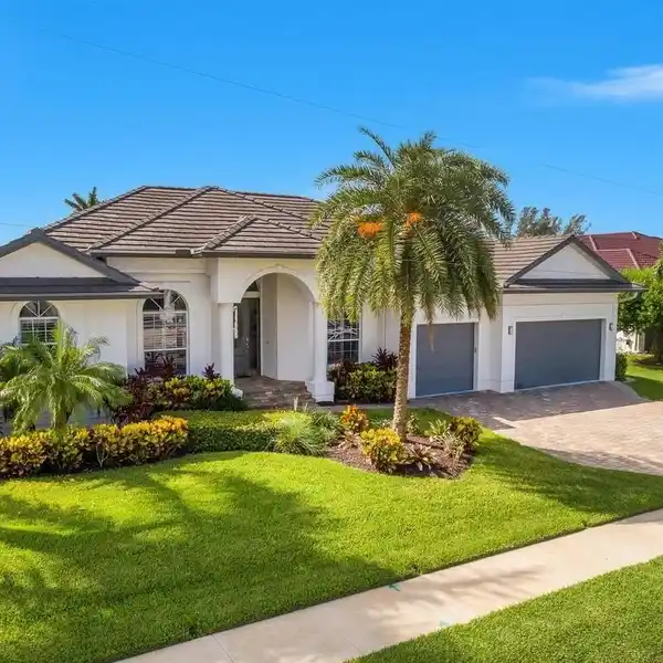 THE ULTIMATE ISLAND LIFESTYLE IN AN UPSCALE COMMUNITY