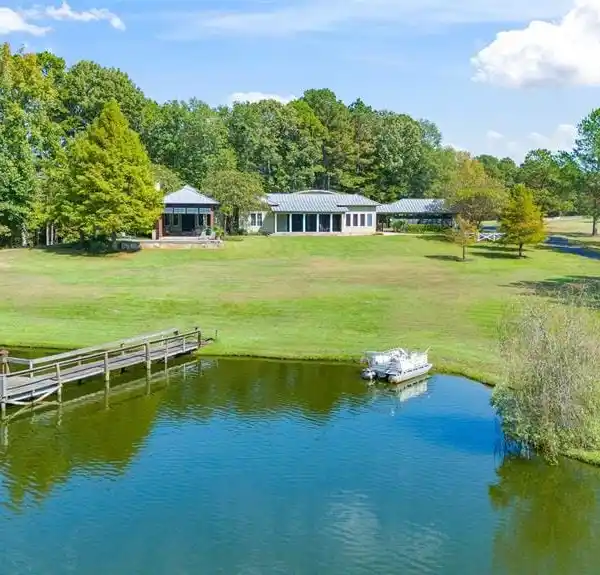 REMARKABLE 250-ACRE FARM BLENDING LUXURY AND TRANQUILITY