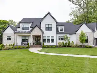 Upgraded Modern Farmhouse in Vale Creek