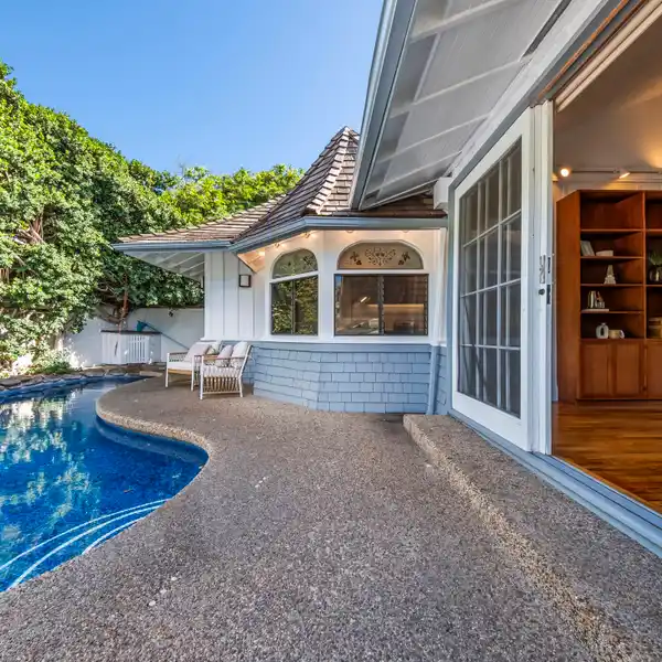 RESTORED ISLAND CHARM WITH PRIVATE COTTAGE OASIS