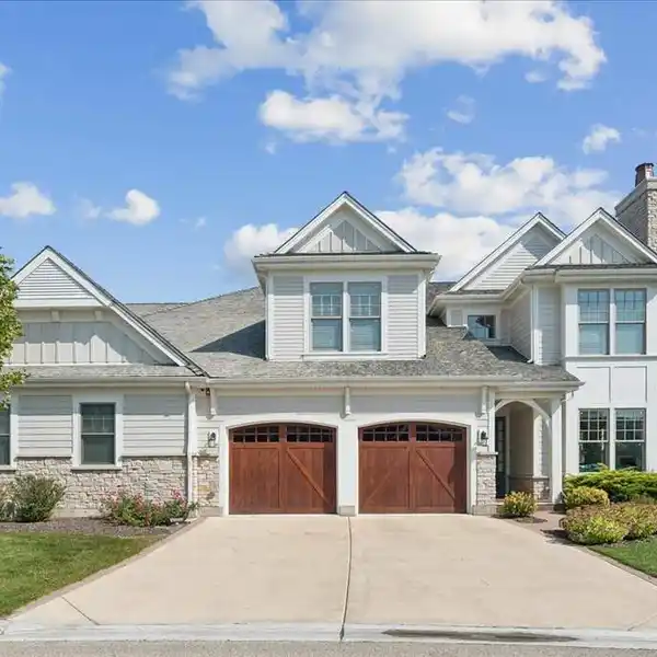 THE LARGEST WILLOW LAKE MODEL
