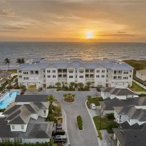 LUXURY LIVING IN A NEW ENCLAVE