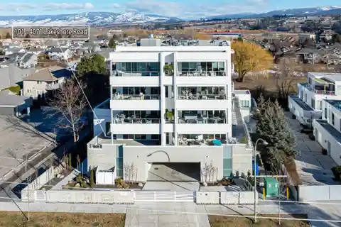 Luxury Lakeview Living