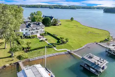 Spectacular Gated Home on Lake Lanier