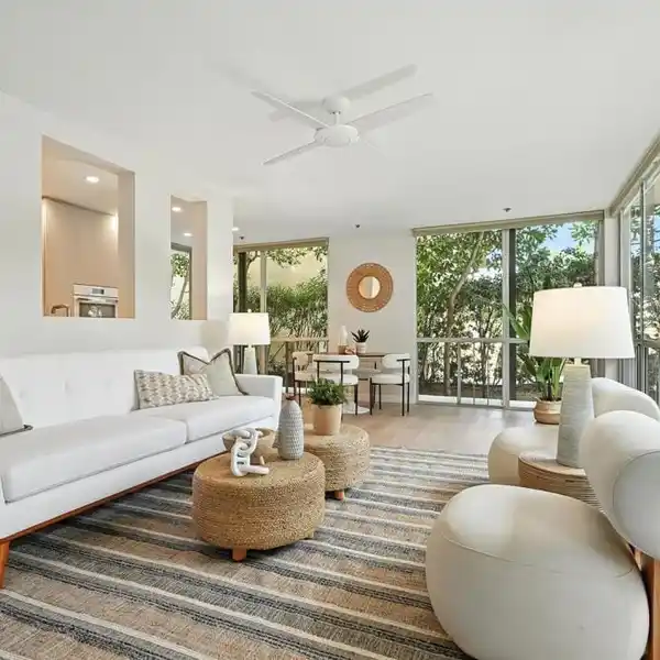 STYLISH COASTAL LIVING STEPS FROM EVERYTHING