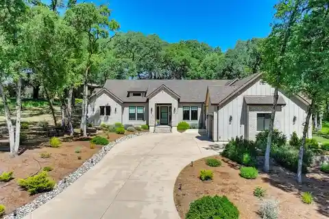 Beautifully Maintained Home in Darkhorse