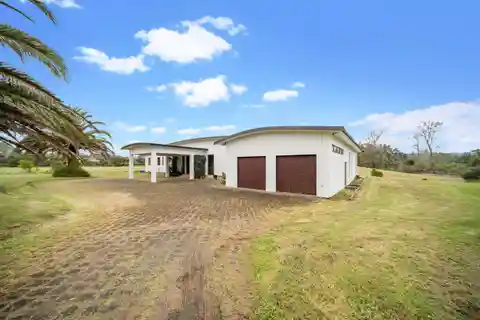 Expansive Retreat Blending Comfort, Calm, and Access