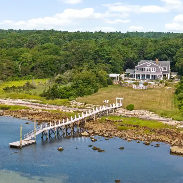 STUNNING OCEANFRONT RETREAT