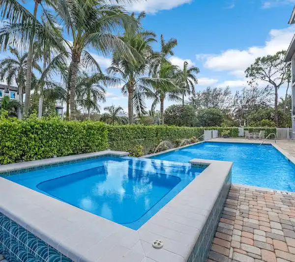 SPACIOUS CONDO IN OLD NAPLES