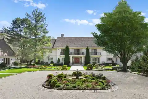 Gated Eight-Acre Showcase