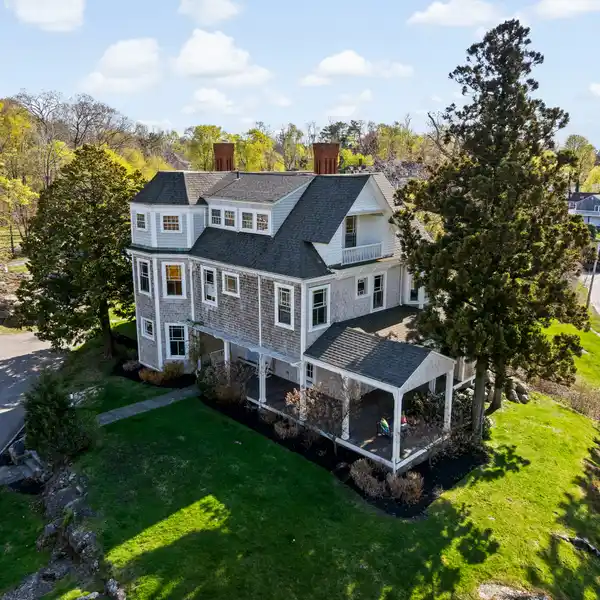 APPLE KNOLL - ICONIC HOME IN DESIRABLE LOCATION