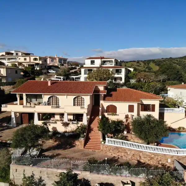 SPLENDID VILLA WITH PRIVATE GARDEN AND POOL