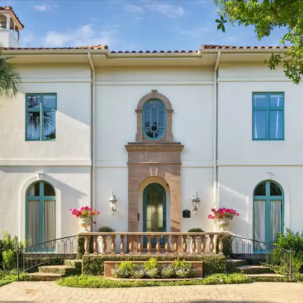 UNDERSTATED SOUTHAMPTON JEWEL BOX IN IDEAL LOCATION