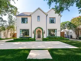 Walkable Dallas Gem with Guest Apartment Retreat