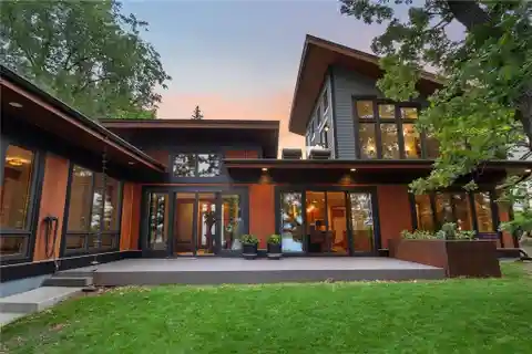 South-facing Stunner with Beach House Retreat