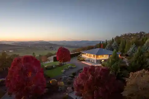 Timeless Craftsmanship Meets the Beauty of Southern Oregon's Landscape