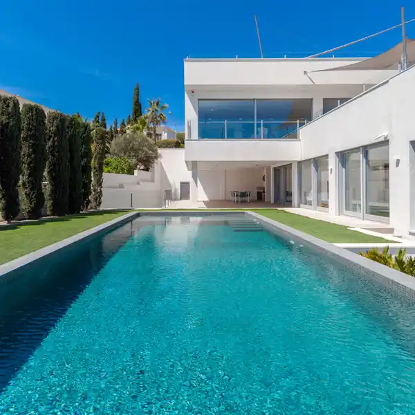 EXCLUSIVE DESIGNER VILLA WITH PANORAMIC VIEWS