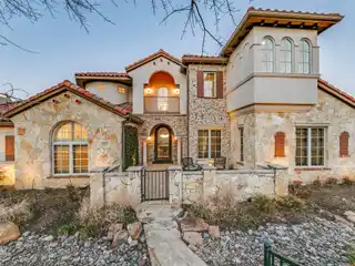 Breathtaking Golf and Lake Views in Castle Hills