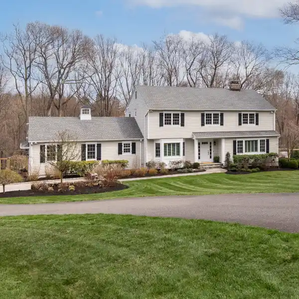 EXQUISITE HOME ON A BEAUTIFUL CUL-DE-SAC