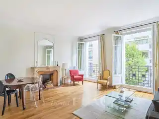 Immaculate Recently Renovated Apartment