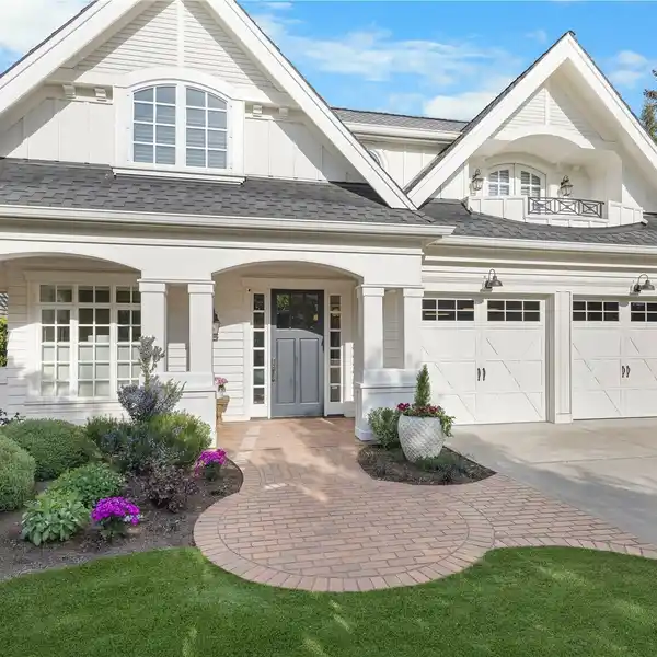 TIMELESS DESIGN WITH EFFORTLESS URBAN LIVING