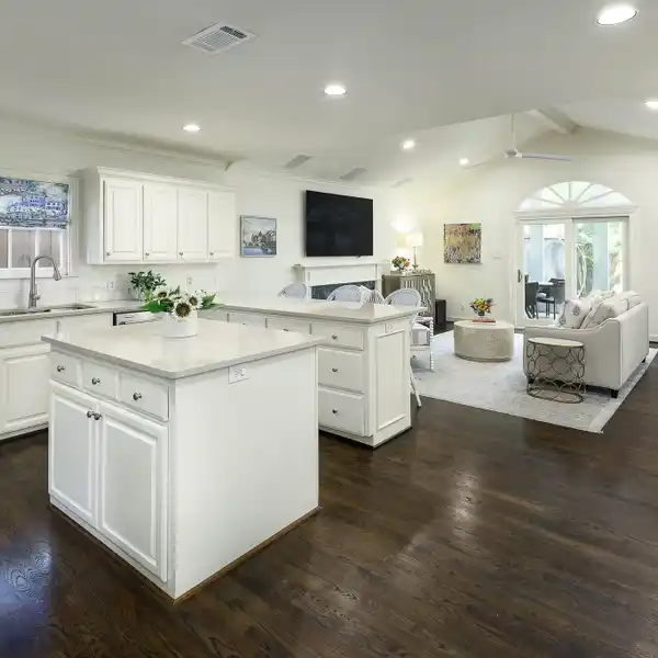 MOVE-IN READY TRADITIONAL IN UNIVERSITY PARK