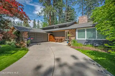 Fully Remodeled Golf Course Home