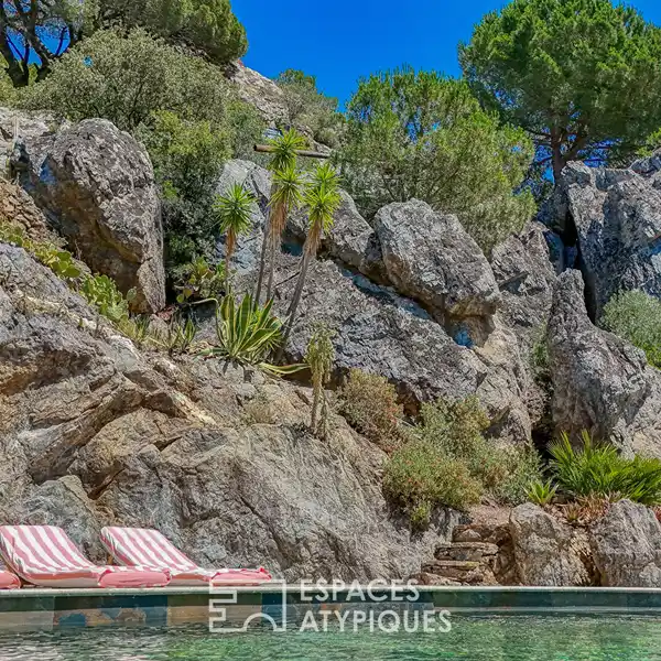 UNIQUE VILLA CLINGING TO THE ROCKS OF HYERES IN THE VAR