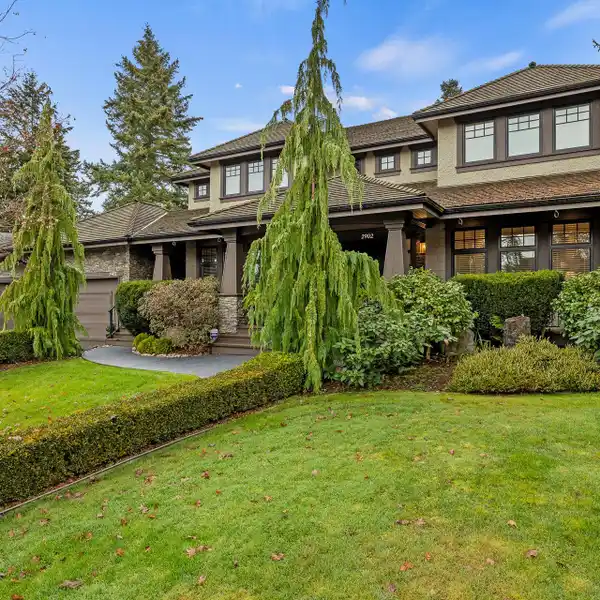 LUXURIOUS ELGIN ESTATE HOME