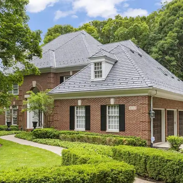STATELY RESIDENCE ON A SERENE CUL-DE-SAC