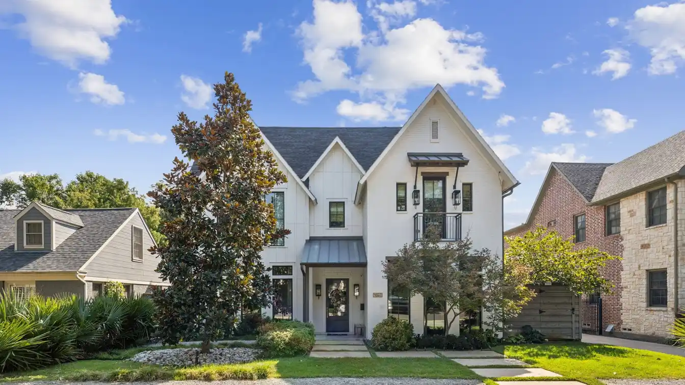 A Seamless Blend of Modern and Timeless Design