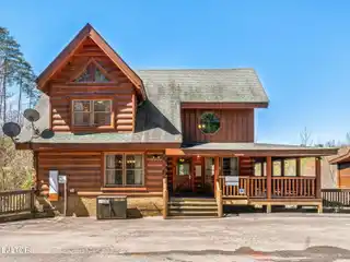 Unique Luxury Log Cabin