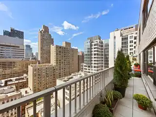 High-Floor Light-Filled Home with Big Terrace