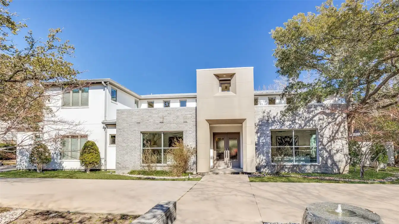 Exquisite Home in Sought-after Bent Tree