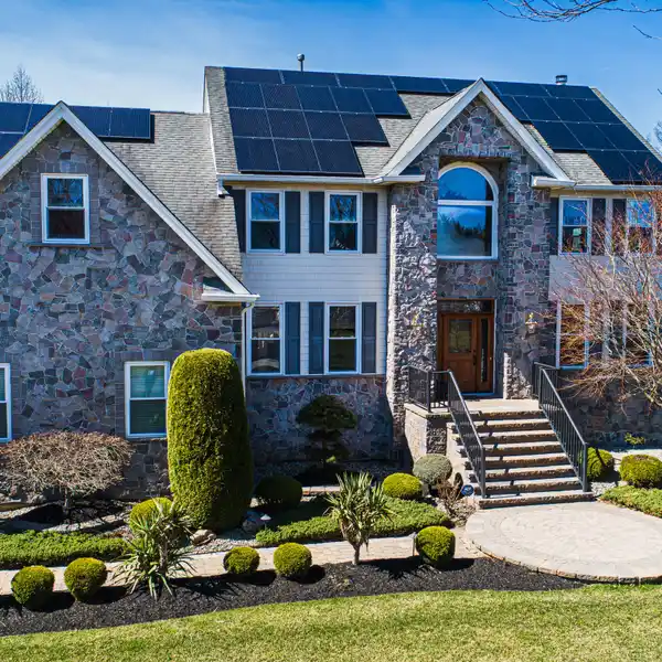 UPSCALE AMENITIES WITH EVERYDAY PRACTICALITY