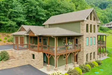 Stunning Home Offering Breathtaking Mountain Views