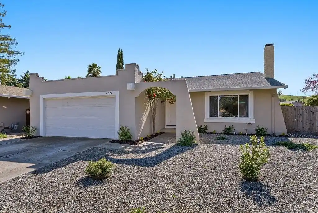 Beautifully Updated single-level Home in Santa Teresa
