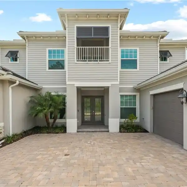 LUXURY AND FUNCTIONALITY IN SERENO GROVE