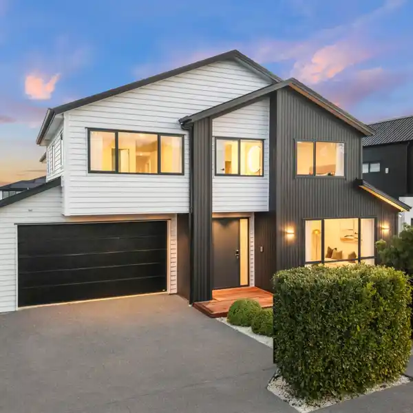 MODERN LUXURY IN LONG BAY