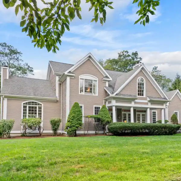 AMAZING COLONIAL HOME FULL OF SURPRISES